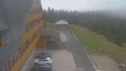 Parkoviště a hlavní vchod