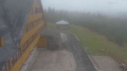 Parkoviště a hlavní vchod