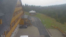 Parkoviště a hlavní vchod