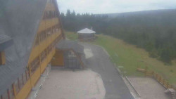Parkoviště a hlavní vchod