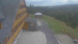 Parkoviště a hlavní vchod