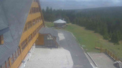 Parkoviště a hlavní vchod