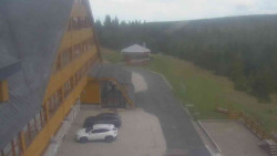 Parkoviště a hlavní vchod