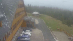 Parkoviště a hlavní vchod