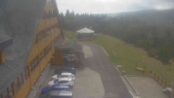 Parkoviště a hlavní vchod