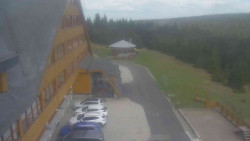 Parkoviště a hlavní vchod