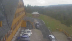 Parkoviště a hlavní vchod