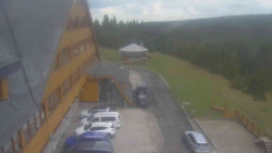Parkoviště a hlavní vchod