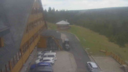 Parkoviště a hlavní vchod