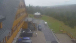 Parkoviště a hlavní vchod