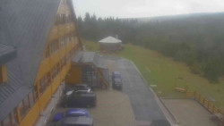 Parkoviště a hlavní vchod