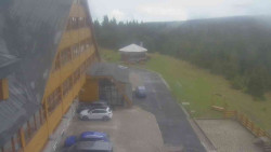 Parkoviště a hlavní vchod