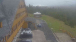 Parkoviště a hlavní vchod