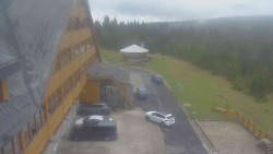 Parkoviště a hlavní vchod