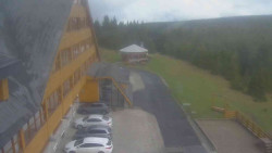 Parkoviště a hlavní vchod