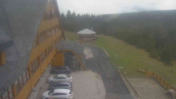 Parkoviště a hlavní vchod