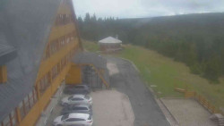 Parkoviště a hlavní vchod