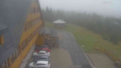 Parkoviště a hlavní vchod