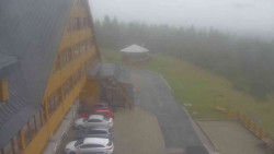 Parkoviště a hlavní vchod