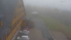 Parkoviště a hlavní vchod