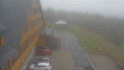 Parkoviště a hlavní vchod