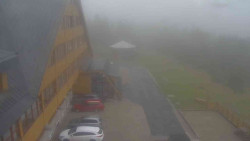 Parkoviště a hlavní vchod