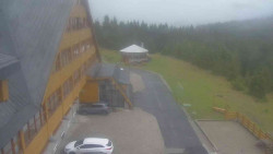Parkoviště a hlavní vchod