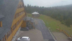 Parkoviště a hlavní vchod