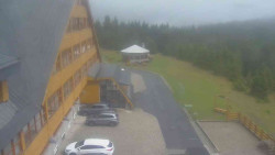 Parkoviště a hlavní vchod