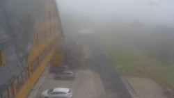 Parkoviště a hlavní vchod