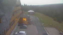 Parkoviště a hlavní vchod