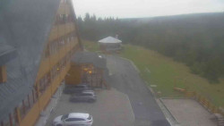 Parkoviště a hlavní vchod