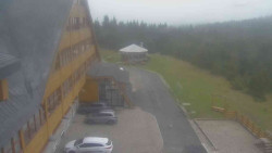 Parkoviště a hlavní vchod