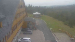 Parkoviště a hlavní vchod