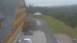 Parkoviště a hlavní vchod
