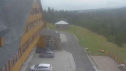 Parkoviště a hlavní vchod