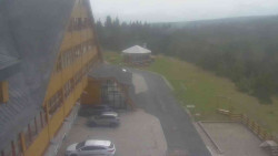 Parkoviště a hlavní vchod
