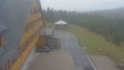 Parkoviště a hlavní vchod