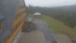 Parkoviště a hlavní vchod