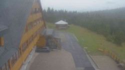 Parkoviště a hlavní vchod