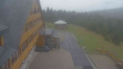 Parkoviště a hlavní vchod