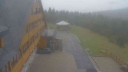 Parkoviště a hlavní vchod