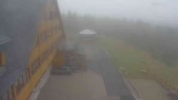 Parkoviště a hlavní vchod