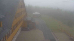Parkoviště a hlavní vchod