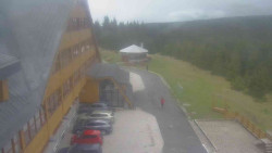 Parkoviště a hlavní vchod