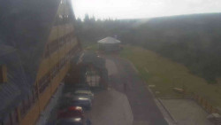 Parkoviště a hlavní vchod