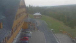 Parkoviště a hlavní vchod