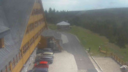 Parkoviště a hlavní vchod