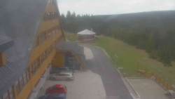 Parkoviště a hlavní vchod