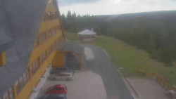 Parkoviště a hlavní vchod